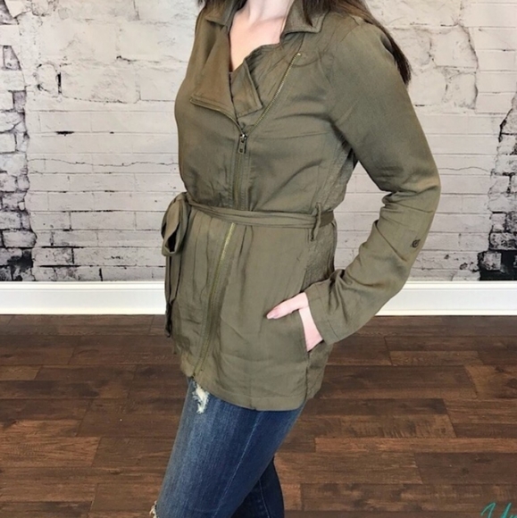 Hem and Thread Contrast Back Woven Jacket M - Picture 8 of 8